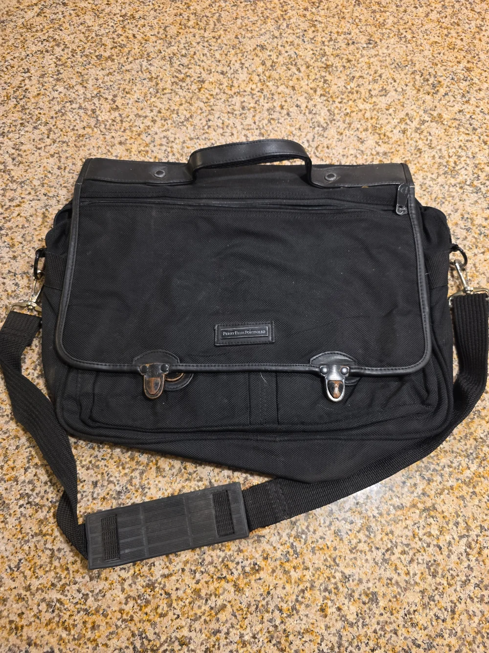 Perry Ellis Portfollio Messanger Bag